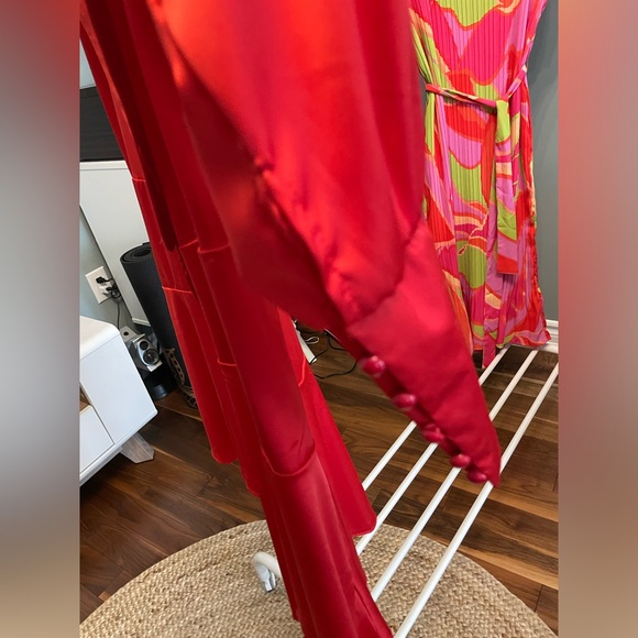 Red hot dress - Picture 4 of 5